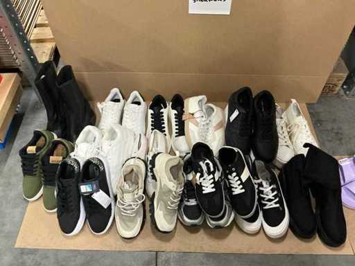 Serie de adidași diferiți (16x)