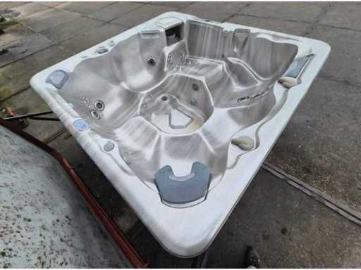 Jacuzzi și spa în aer liber