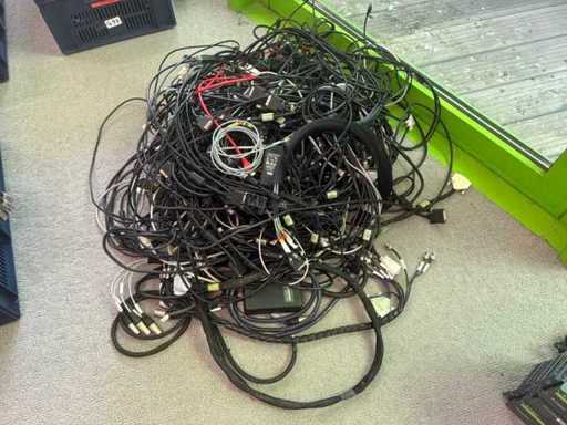 Vari cavi di collegamento