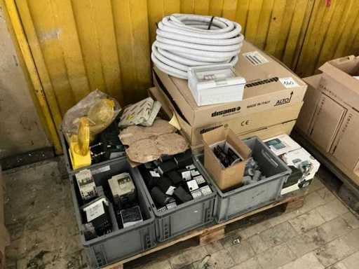 Lagerbestand an Zubehör, Ersatzteilen und Lagerbeständen