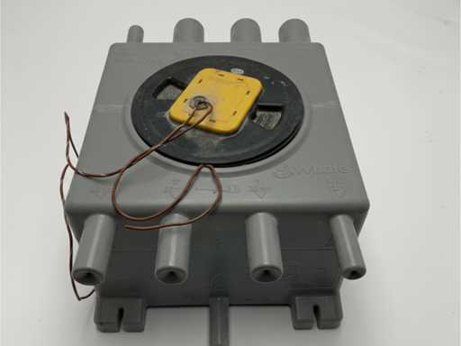 Réservoir de déchets Whale Grey 8L pour bateaux et yachts 12/24V - GT0810B