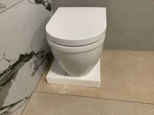 Wall-hung toilet + incl. toilet seat