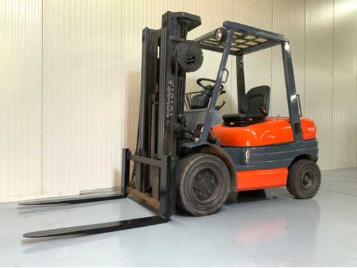 Toyota 02 6DFD 30 - 4.3M Triplex, Free-Lift, func?ia a 3-a ?i a 4-a la c?rucior - Stivuitor