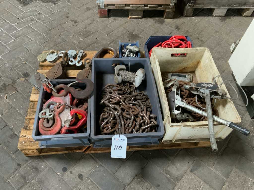 Batch of lifting equipment + parts