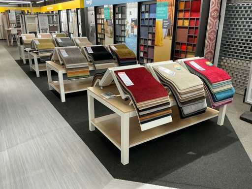 Präsentationstisch mit Teppichproben (4x)