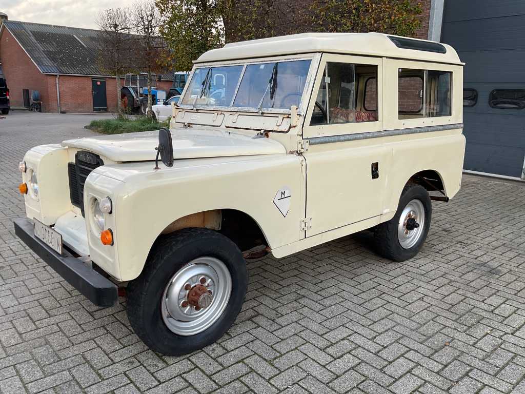 Voiture de collection Landrover Santana ; pas de plaque d’immatriculation ;