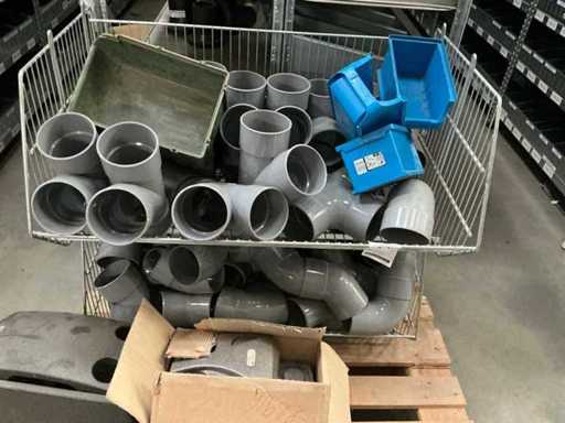Batch of PVC connectors