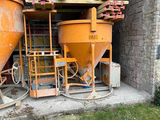 Silozul de beton HTM STP 43 cu cușcă de lucru