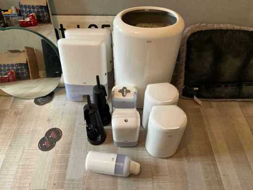Tork Dispensers and waste bins (8x)