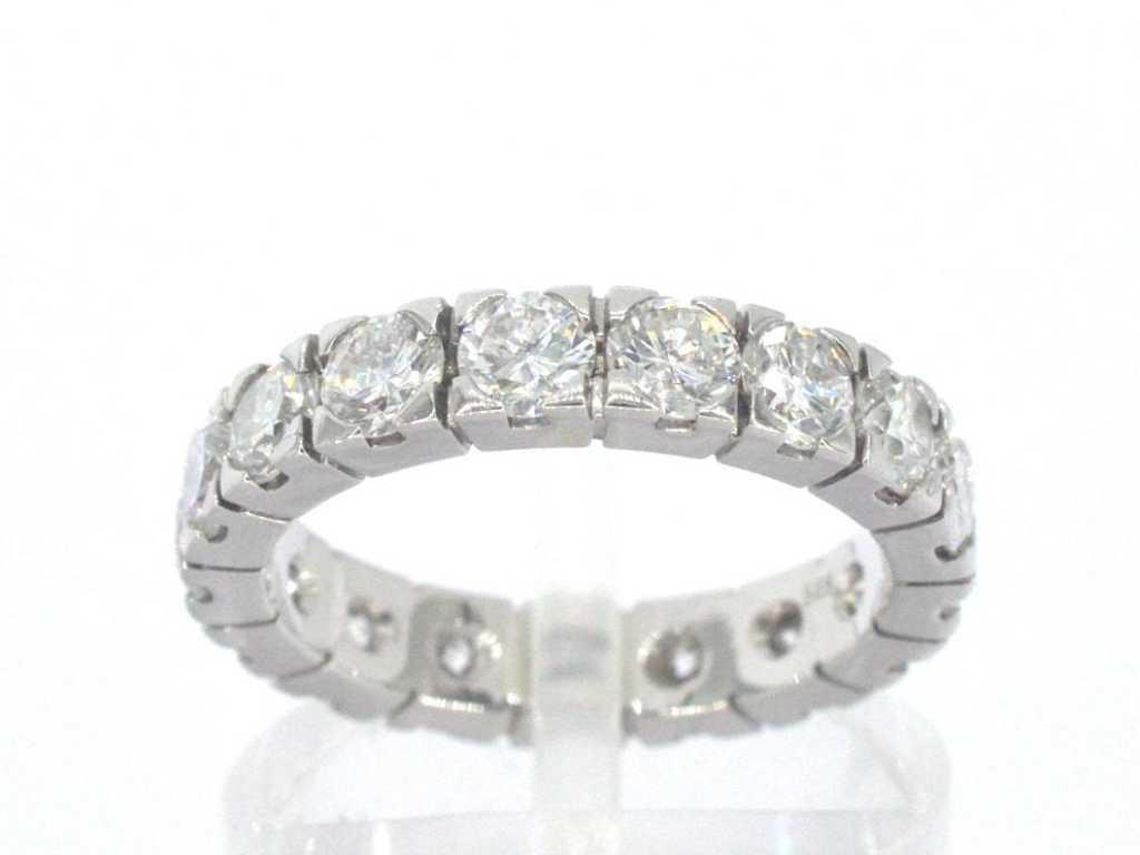 Exclusive alliance ring with very high quality diamonds