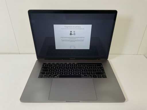 Apple MacBook Pro 15.4", Core(TM) i9 8a generazione, 32 GB di RAM, 500 GB NVMe, laptop AMD Radeon Pro 560x 4 GB