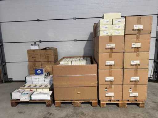 Partij luxe badkranen & douchekranen 421 stuks ter waarde van €75.000 