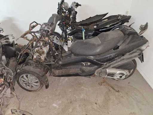 2x scuter Piaggio Mp3 pentru piese