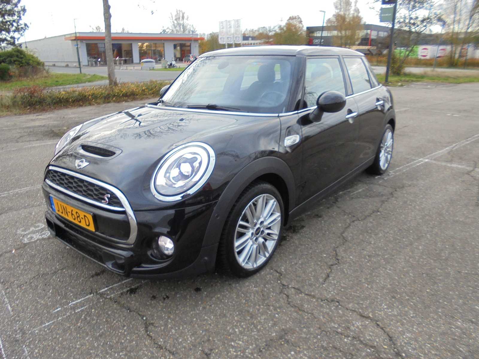 Mini – 2015 – Mini Automatic – 2.0 Coop.S P. S.Bns – JJN-68-D
