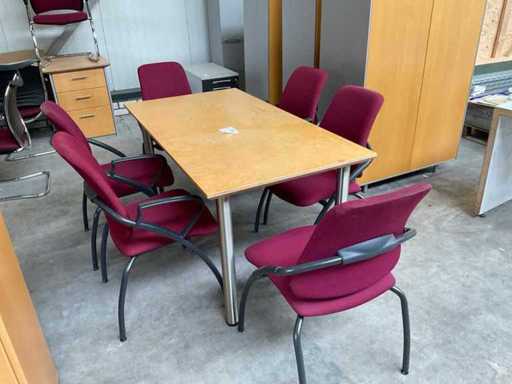 Tafel met 6 stoelen