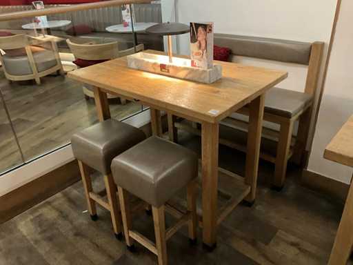 Capanne - Tavolo bar con sovrastruttura in marmo e illuminazione