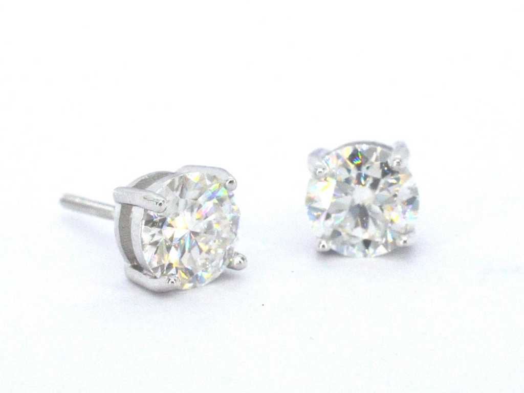 Beautiful solitaire earrings set with two brilliants