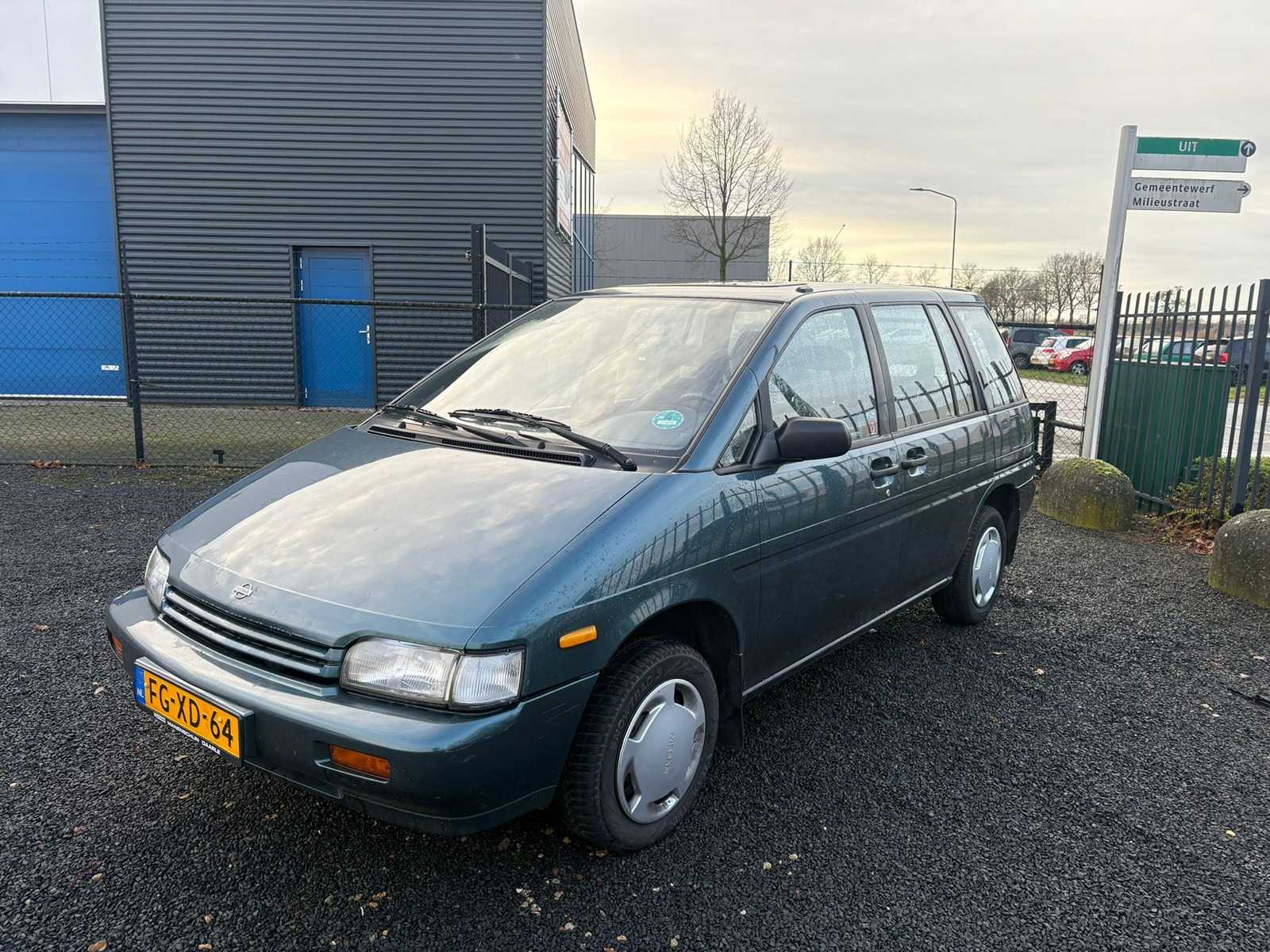 Nissan – 1992 – Prairie – 2.4 SLX 7p. – Passenger car