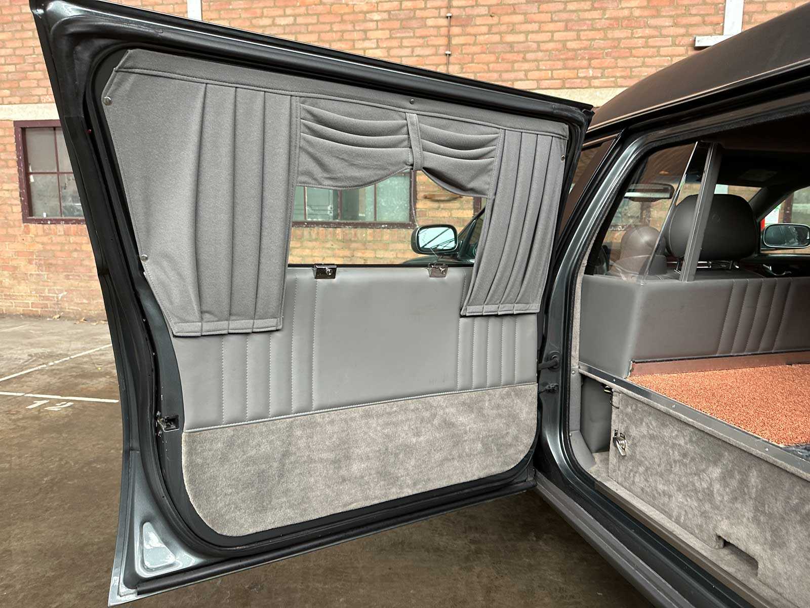 Cadillac DeVille Miller Meteor Hearse 4.6 V8 279pk 2005 Rouwauto