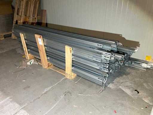 Partia stalowych szyn montażowych / profili nośnych