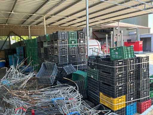 Batch of plastic boxes