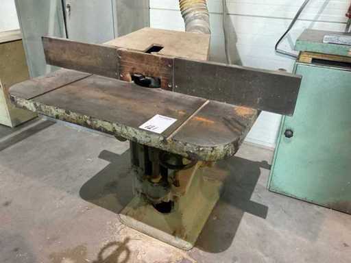 Maszyna do frezowania stołowego i wrzecionowego