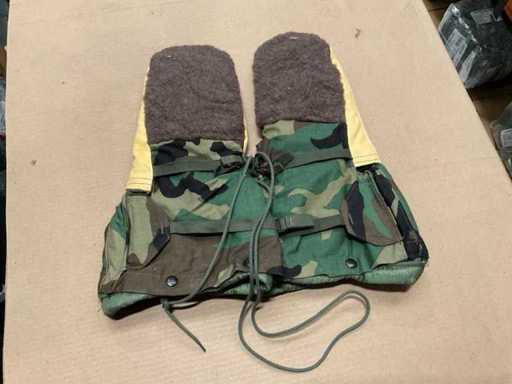 Extreme cold weather mitten set