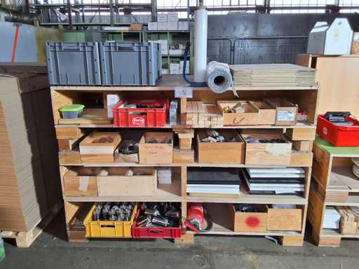   Mobile Werkbank mit Inhalt Objekt-Systemfloor