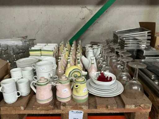 Partij porseleinen potjes