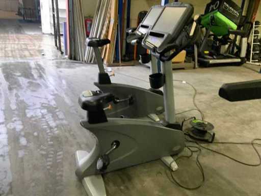 Matrix U7xe upright bike Home Trainer