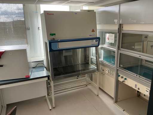 Thermo Scientific KS12 Hotte de sécurité microbiologique