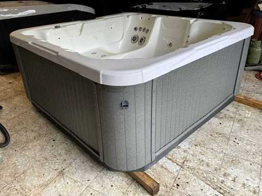 Coast spas Jacuzzi