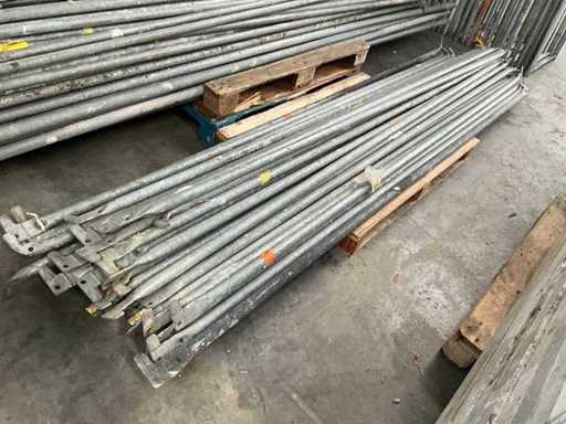 Scaffolding braces (33x)