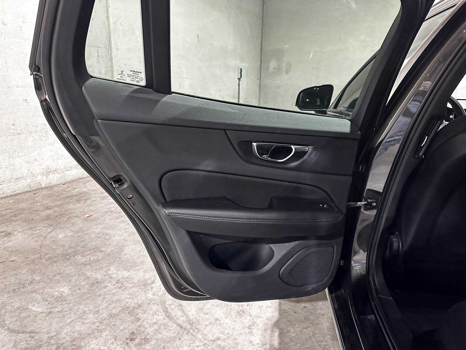 Volvo V60 2.0 B3 Momentum Advantage 163pk 2020 (Origineel-NL+1e eigenaar), K-370-BF