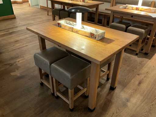 Hutten - Halfhoge tafel met 4 krukken