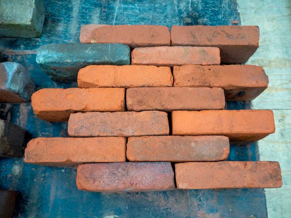 Old baked bricks 7m²