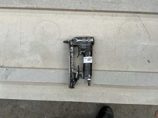 Pistolet à clous