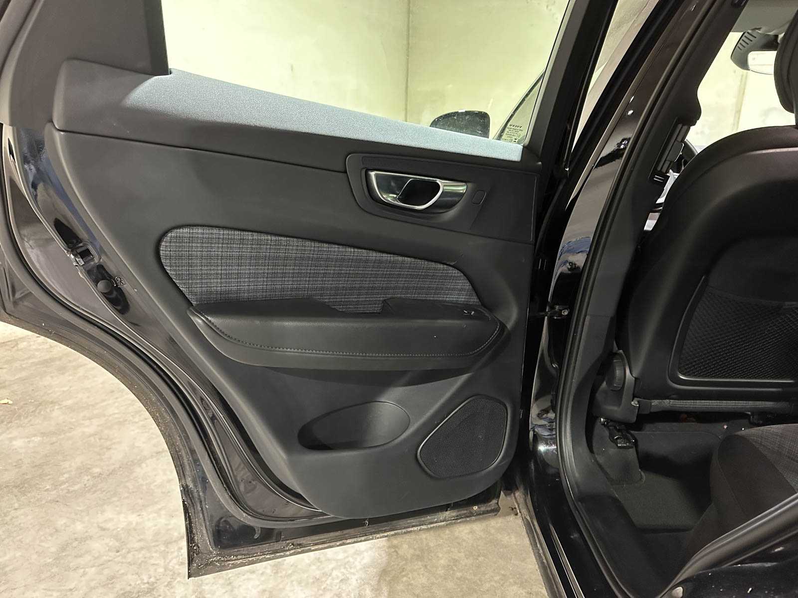 Volvo XC60 2.0 T6 Plug-in hybrid AWD Core Bright 253pk 2027 (Origineel-NL+1e eigenaar), S-190-RP
