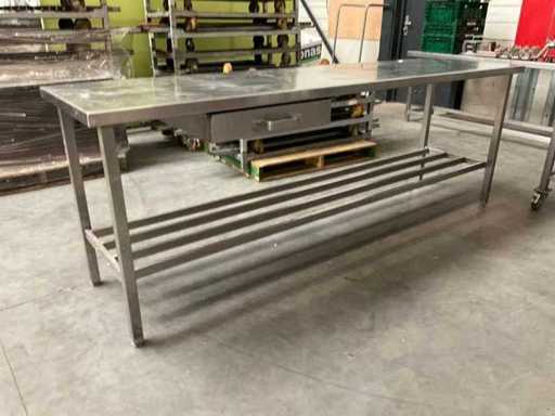 Tavolo da lavoro in acciaio inox (2500x650x900mm)