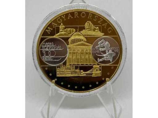 Médaille commémorative en cuivre plaqué or et argent – modèles européens hongrois, 40 mm de diamètre.