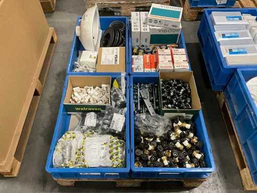 Diverse beugels en installatiemateriaal