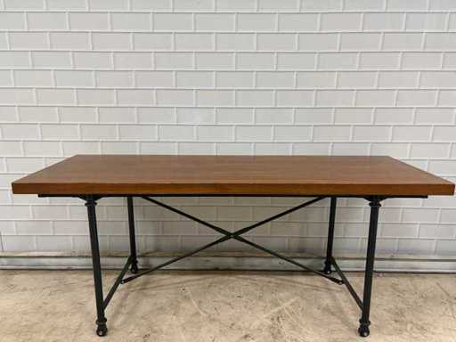 Stół restauracyjny