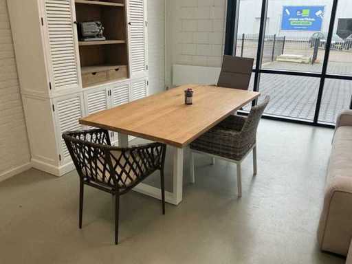 Masă rustică cu scaune