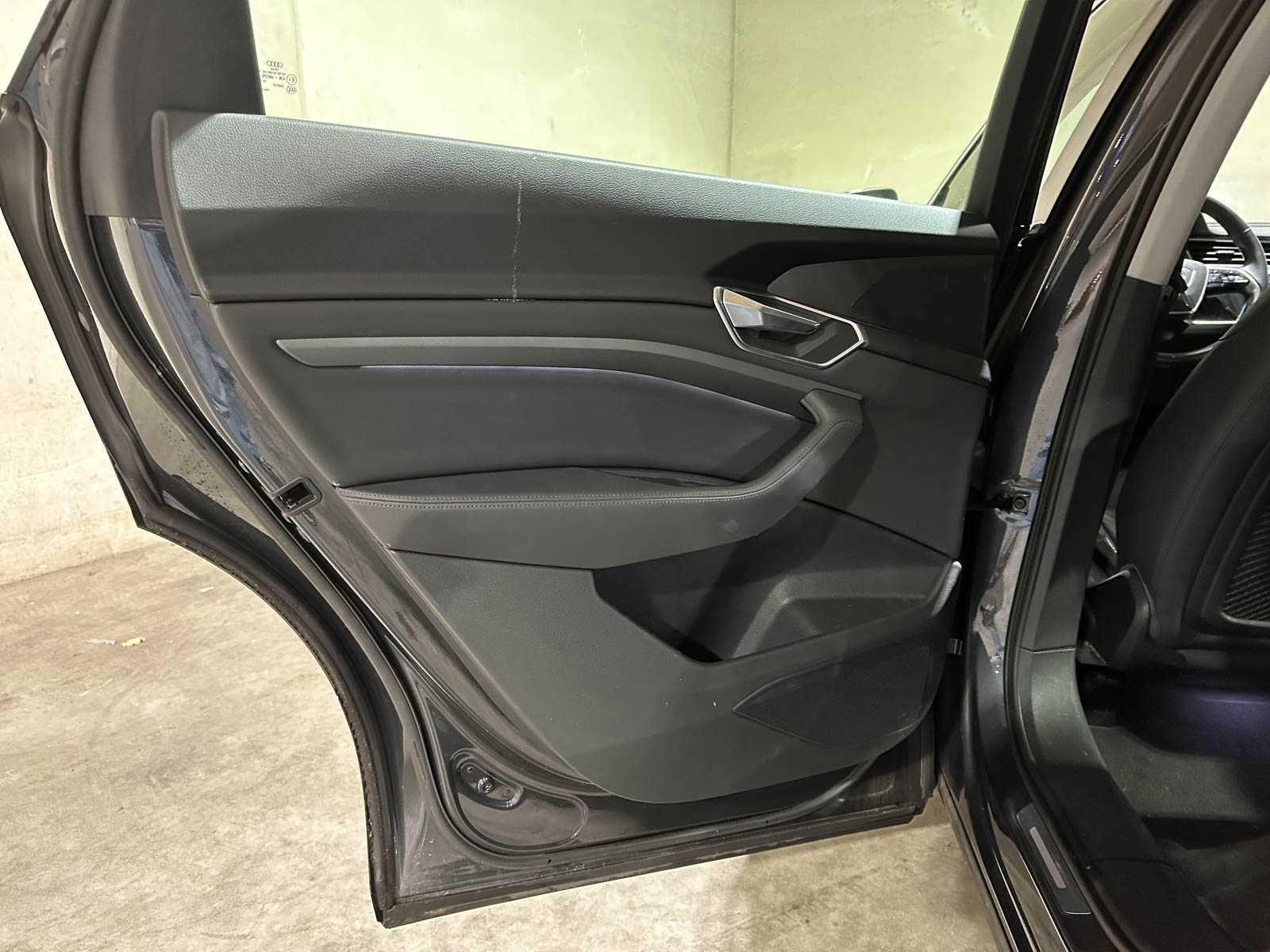 Audi e-tron 50 Quattro Launch Edition Plus 71 kWh 313pk 2020 (Origineel-NL + 1e Eigenaar), H-770-SH