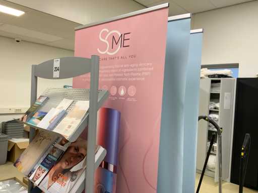 Verrijdbaar presentatie rek en banners