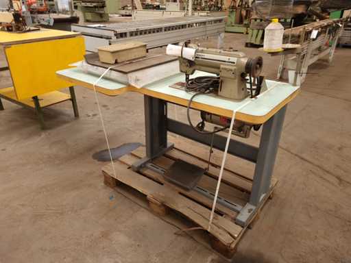 SINGER 211 U 566 A Industrial Sewing Machine