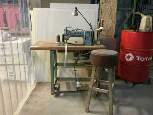 Machine à coudre Adler