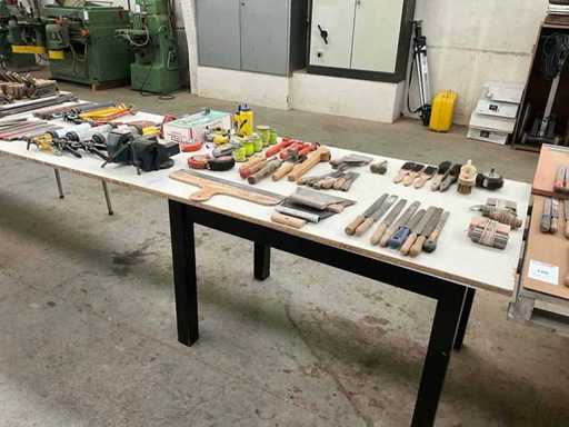 Grande quantité d’outils manuels