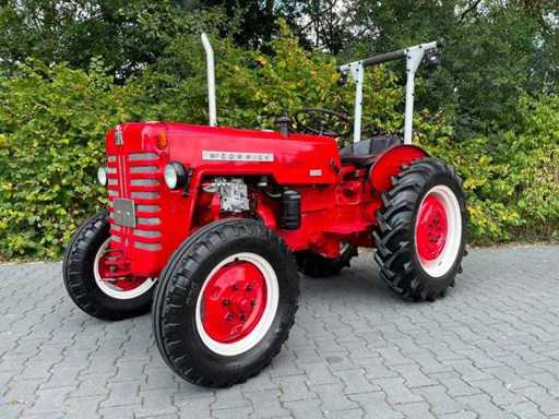 1961 McCormick IH 324 S Schmalgleis Vineyard Classic Traktor
