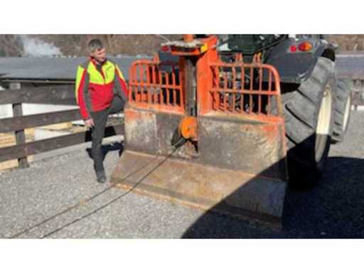 0e80b5ef-ab22-4673-996c-d2cdc7c37543.mp4